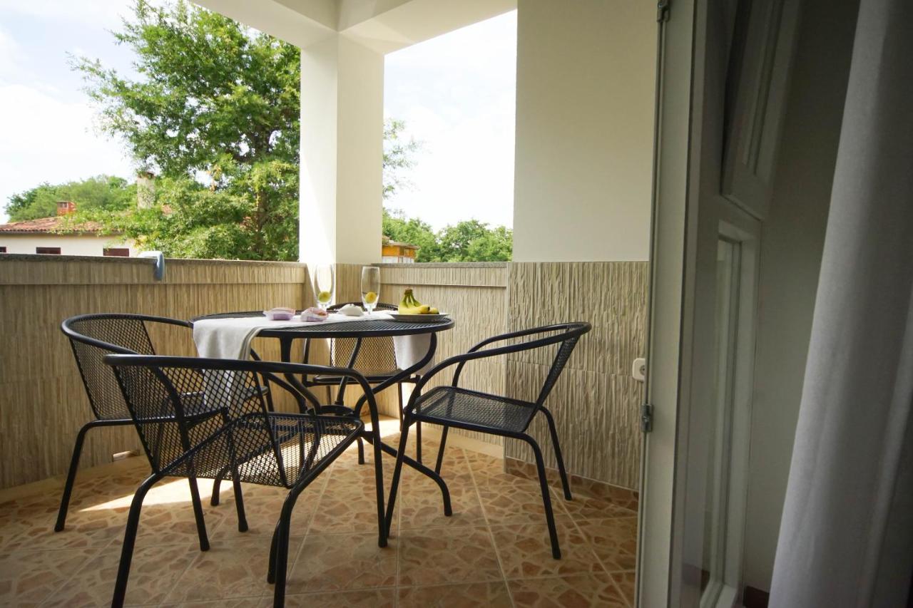 Apartments And Rooms Degra Umag Exterior foto